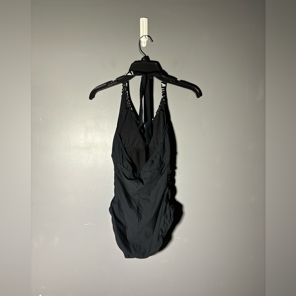 Love Your Assets By Spanx One Piece Swimsuit Women’s Size Medium - Picture 2 of 3